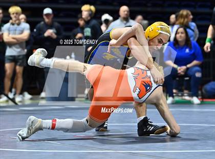 Thumbnail 2 in UIL Wrestling 5A-6A Finals (Round 4) photogallery.