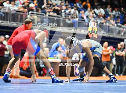 Thumbnail 3 in UIL Wrestling 5A-6A Finals (Round 4) photogallery.