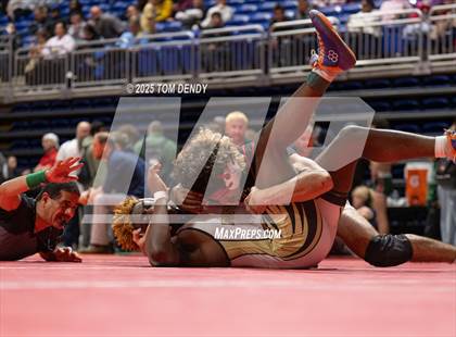 Thumbnail 3 in UIL Wrestling 5A-6A Finals (Round 4) photogallery.