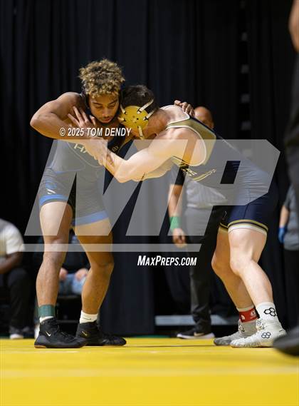 Thumbnail 3 in UIL Wrestling 5A-6A Finals (Round 4) photogallery.