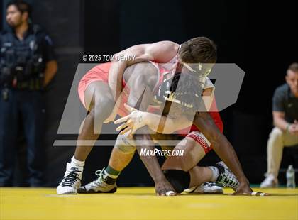Thumbnail 3 in UIL Wrestling 5A-6A Finals (Round 4) photogallery.