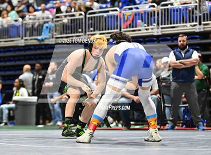 Thumbnail 2 in UIL Wrestling 5A-6A Finals (Round 4) photogallery.