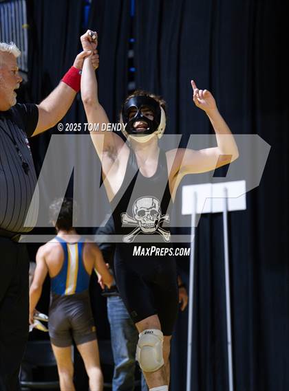 Thumbnail 3 in UIL Wrestling 5A-6A Finals (Round 4) photogallery.