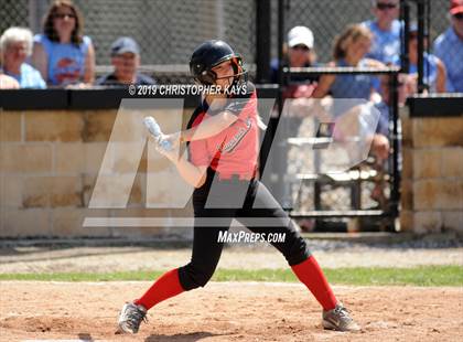 Thumbnail 3 in Edwards County vs. Pinckneyville (IHSA 2A Sectional Semifinal) photogallery.