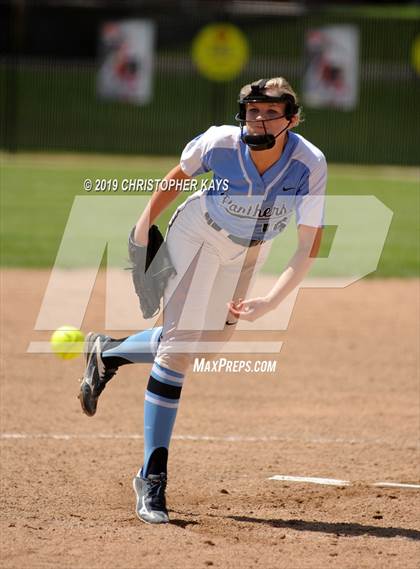 Thumbnail 1 in Edwards County vs. Pinckneyville (IHSA 2A Sectional Semifinal) photogallery.