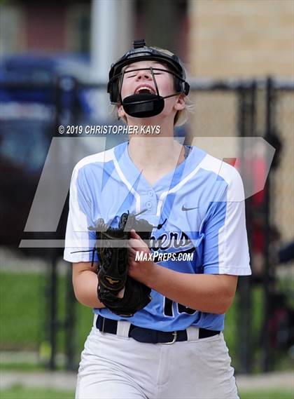 Thumbnail 1 in Edwards County vs. Pinckneyville (IHSA 2A Sectional Semifinal) photogallery.