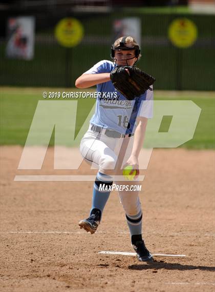 Thumbnail 3 in Edwards County vs. Pinckneyville (IHSA 2A Sectional Semifinal) photogallery.