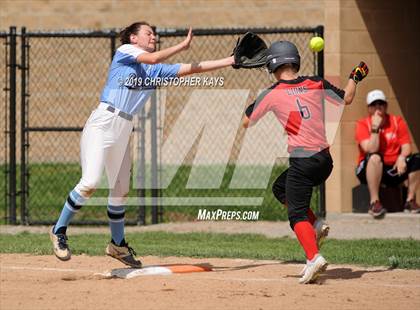 Thumbnail 3 in Edwards County vs. Pinckneyville (IHSA 2A Sectional Semifinal) photogallery.