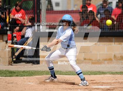 Thumbnail 3 in Edwards County vs. Pinckneyville (IHSA 2A Sectional Semifinal) photogallery.