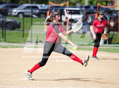 Thumbnail 2 in Edwards County vs. Pinckneyville (IHSA 2A Sectional Semifinal) photogallery.