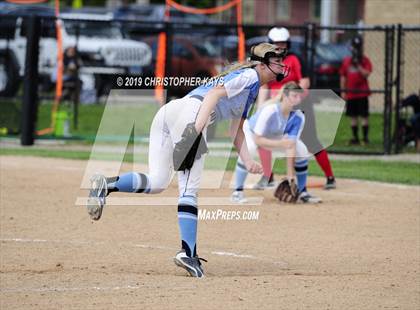 Thumbnail 3 in Edwards County vs. Pinckneyville (IHSA 2A Sectional Semifinal) photogallery.