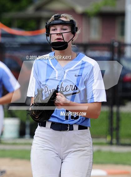 Thumbnail 2 in Edwards County vs. Pinckneyville (IHSA 2A Sectional Semifinal) photogallery.