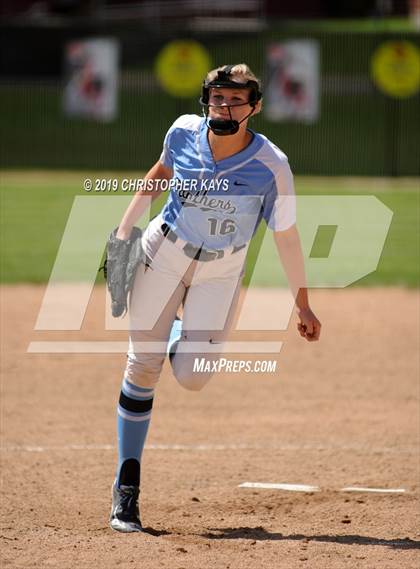 Thumbnail 2 in Edwards County vs. Pinckneyville (IHSA 2A Sectional Semifinal) photogallery.