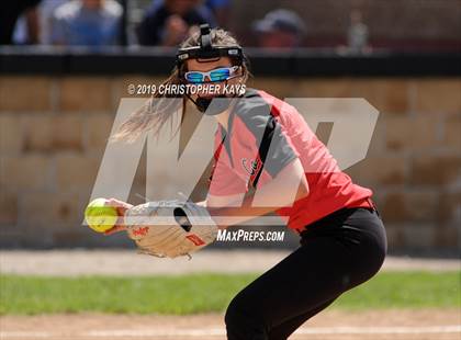 Thumbnail 2 in Edwards County vs. Pinckneyville (IHSA 2A Sectional Semifinal) photogallery.