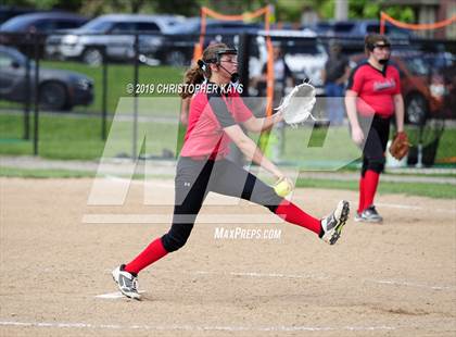 Thumbnail 2 in Edwards County vs. Pinckneyville (IHSA 2A Sectional Semifinal) photogallery.