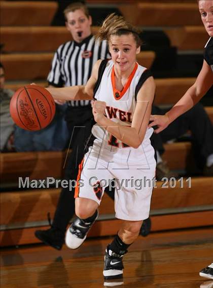 Thumbnail 2 in Powell vs Cumberland Gap (Kroger Thanksgiving Classic) photogallery.