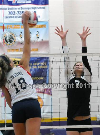 Thumbnail 1 in Sacred Heart vs. Torrey Pines (Durango Fall Classic) photogallery.