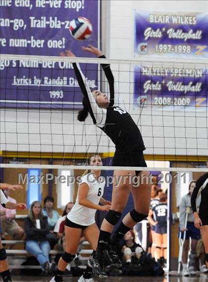 Thumbnail 3 in Sacred Heart vs. Torrey Pines (Durango Fall Classic) photogallery.