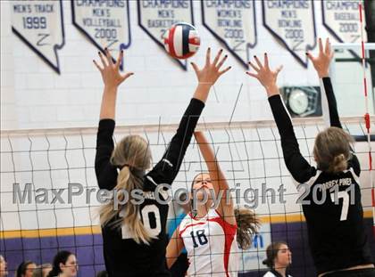 Thumbnail 2 in Sacred Heart vs. Torrey Pines (Durango Fall Classic) photogallery.