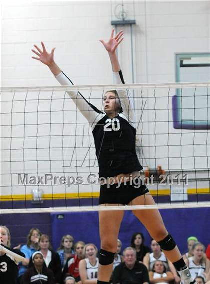 Thumbnail 3 in Sacred Heart vs. Torrey Pines (Durango Fall Classic) photogallery.