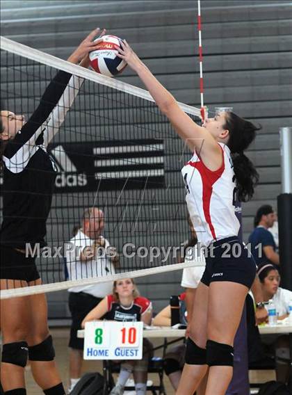 Thumbnail 1 in Sacred Heart vs. Torrey Pines (Durango Fall Classic) photogallery.