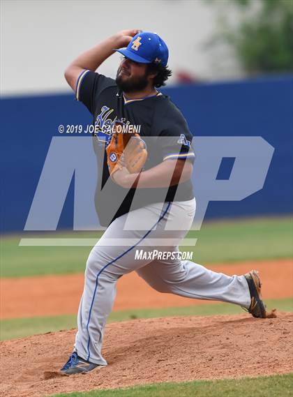 Thumbnail 2 in Alamo Heights vs Houston [Sam] photogallery.