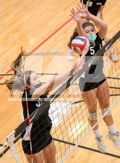 Thumbnail 3 in Village Christian vs. Basha (Nike Tournament of Champions) photogallery.