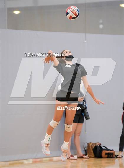 Thumbnail 3 in Village Christian vs. Basha (Nike Tournament of Champions) photogallery.