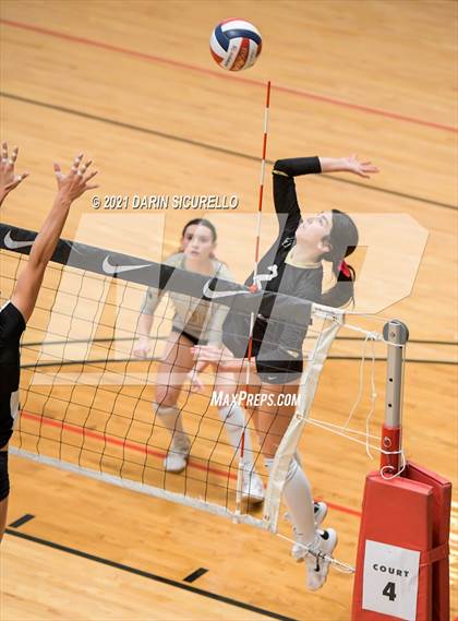 Thumbnail 1 in Village Christian vs. Basha (Nike Tournament of Champions) photogallery.
