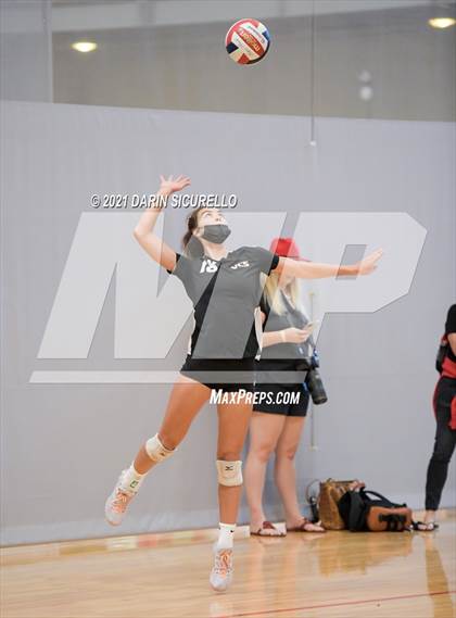 Thumbnail 2 in Village Christian vs. Basha (Nike Tournament of Champions) photogallery.