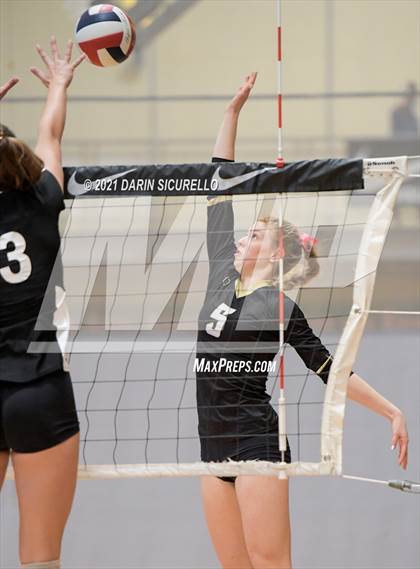 Thumbnail 3 in Village Christian vs. Basha (Nike Tournament of Champions) photogallery.