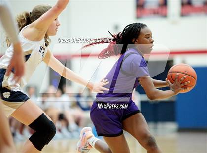 Thumbnail 3 in Crowley vs Keller photogallery.