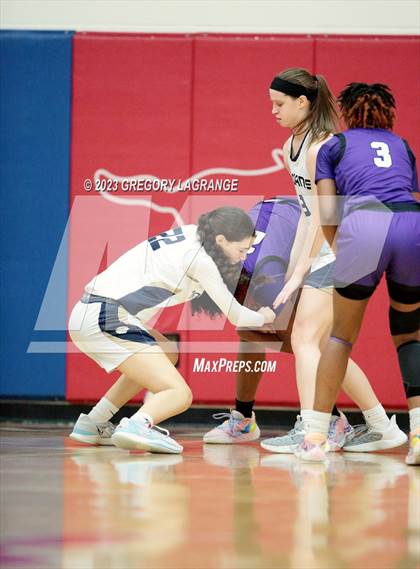 Thumbnail 3 in Crowley vs Keller photogallery.