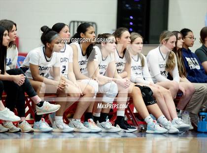 Thumbnail 3 in Crowley vs Keller photogallery.