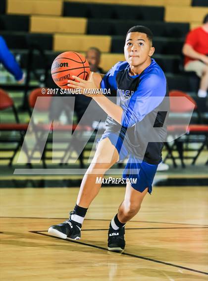 Thumbnail 3 in Village Christian vs. North Hollywood (West Valley Tip-Off) photogallery.