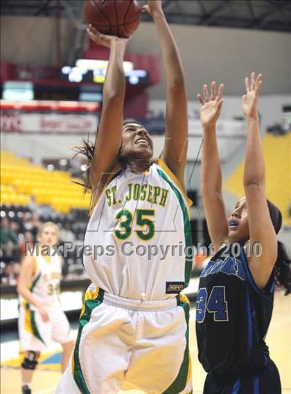 Thumbnail 1 in St. Joseph vs. Windward (CIF SS D4A Final) photogallery.