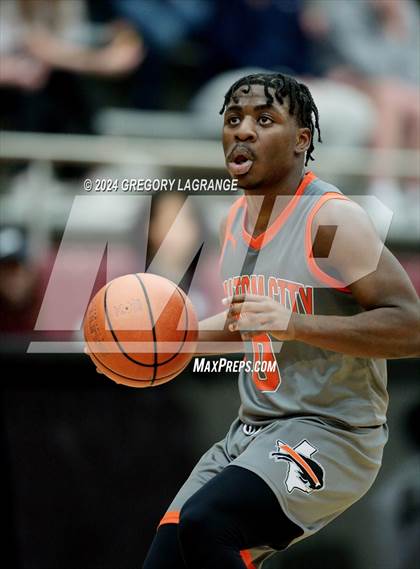 Thumbnail 3 in Haltom vs Highland Park (UIL 6A Basketball Bi-District) photogallery.