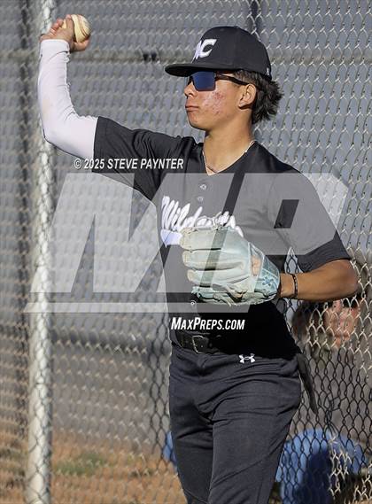 Thumbnail 1 in Willow Canyon vs. Yuma Catholic photogallery.