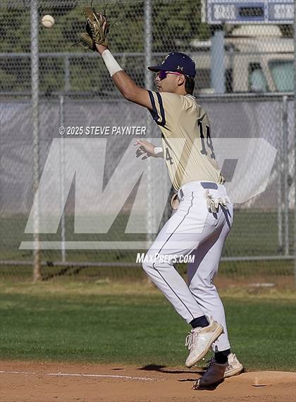 Thumbnail 3 in Willow Canyon vs. Yuma Catholic photogallery.