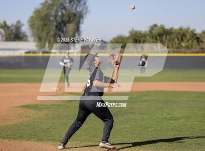 Thumbnail 2 in Willow Canyon vs. Yuma Catholic photogallery.