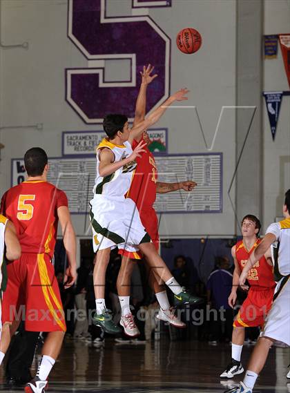 Thumbnail 1 in Chico vs. Kennedy (St. Hope Elite Hoops Classic) photogallery.