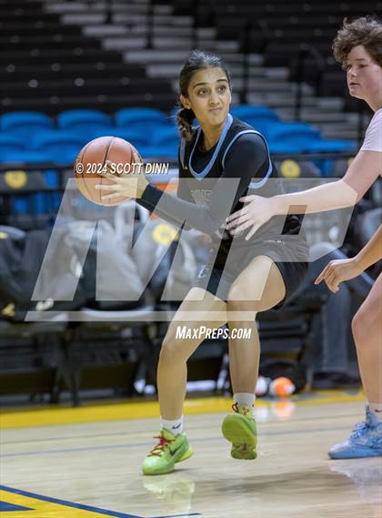 Thumbnail 3 in Aptos vs River City (Santa Cruz Warriors NorCal Invitational) photogallery.