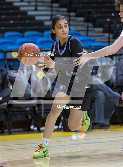 Thumbnail 2 in Aptos vs River City (Santa Cruz Warriors NorCal Invitational) photogallery.