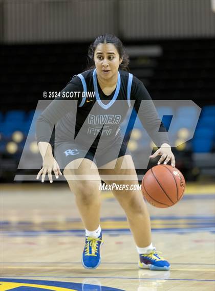 Thumbnail 3 in Aptos vs River City (Santa Cruz Warriors NorCal Invitational) photogallery.