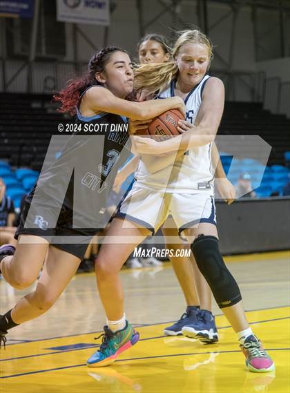 Thumbnail 3 in Aptos vs River City (Santa Cruz Warriors NorCal Invitational) photogallery.