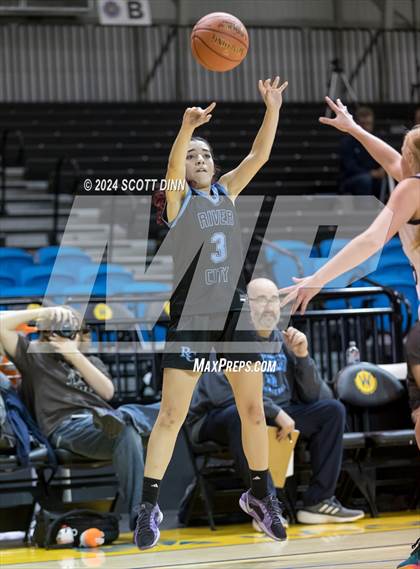 Thumbnail 2 in Aptos vs River City (Santa Cruz Warriors NorCal Invitational) photogallery.