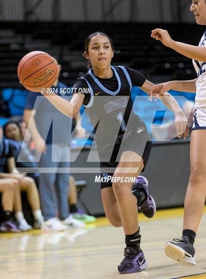Thumbnail 3 in Aptos vs River City (Santa Cruz Warriors NorCal Invitational) photogallery.