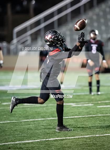 Thumbnail 2 in Victoria West vs Winn (UIL 5A D1 Region 4 Area) photogallery.