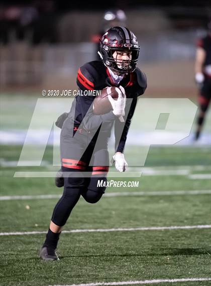 Thumbnail 2 in Victoria West vs Winn (UIL 5A D1 Region 4 Area) photogallery.
