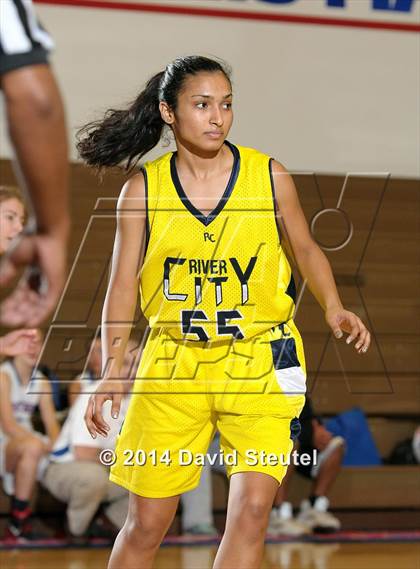Thumbnail 3 in River City vs. Christian Brothers (Christian Brothers Holiday Classic) photogallery.